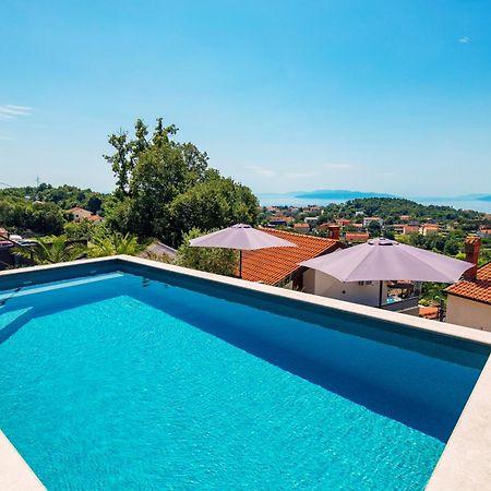 Srok Apartments With Pool Кастав Экстерьер фото