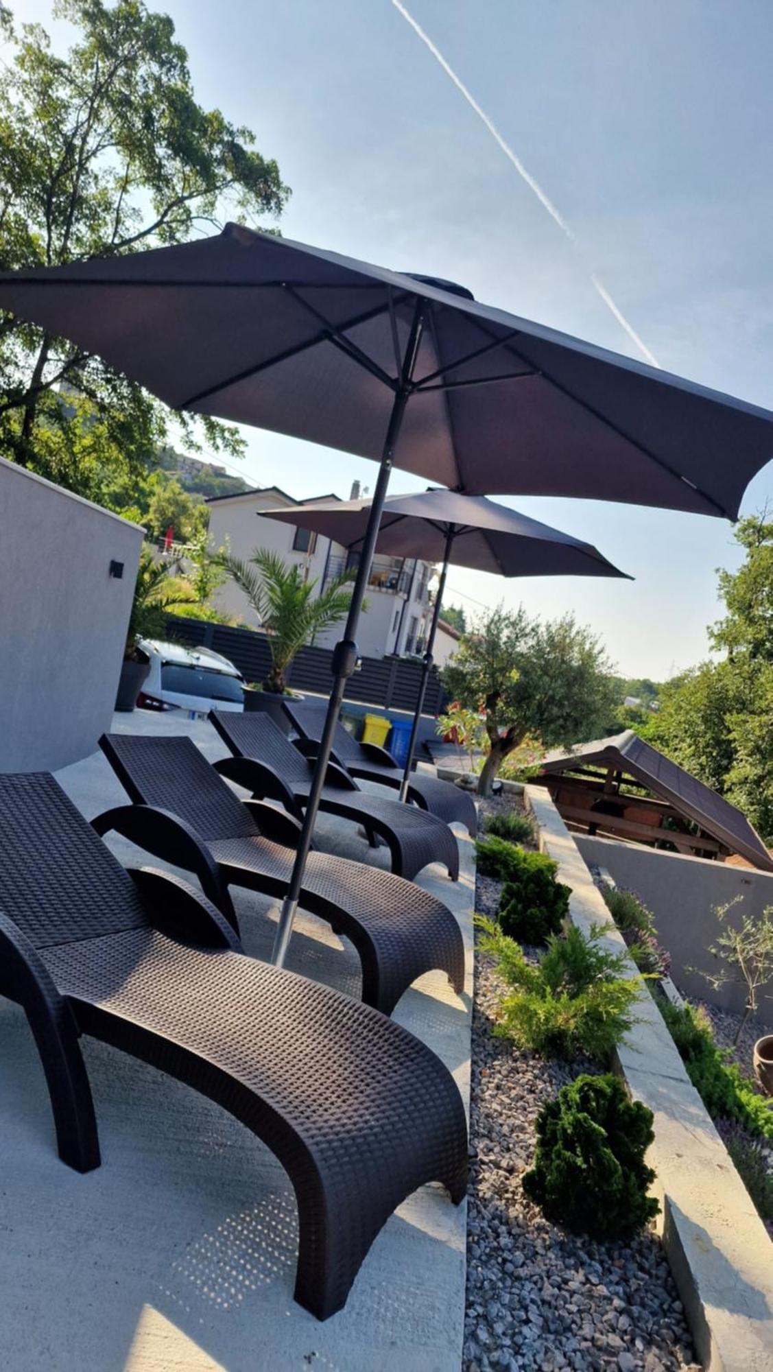 Srok Apartments With Pool Кастав Экстерьер фото